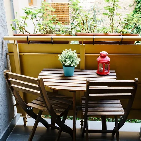 Boulevard Apartment *